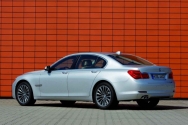 Megnyugtatásul: Nem lesz 4 hengeres 7-es BMW.