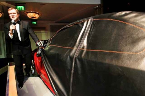 A BMW 1M coupé megmutatta az első és hátsó lökösét