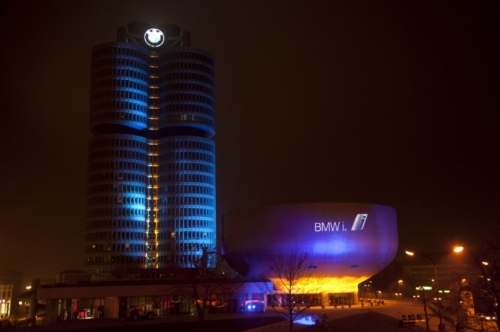 Video: Bejelentés volt, Isetta nem lesz. Jönnek az i-BMW-k