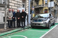 Átadták az első állami támogatású elektromos BMW i3-ast
