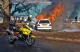 BMW motorokon a tűzoltók